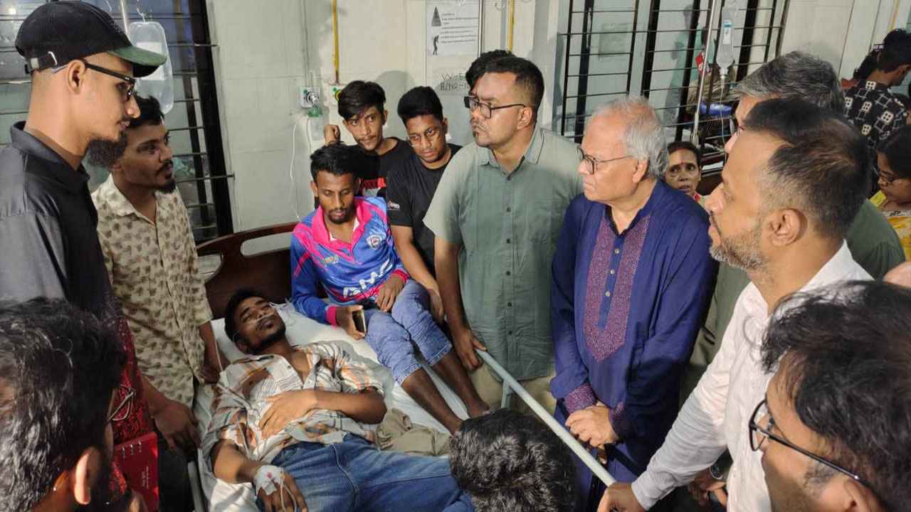 ‘বিষপান করা’ চোখ হারানো চার জুলাই যোদ্ধার পাশে তারেক রহমান